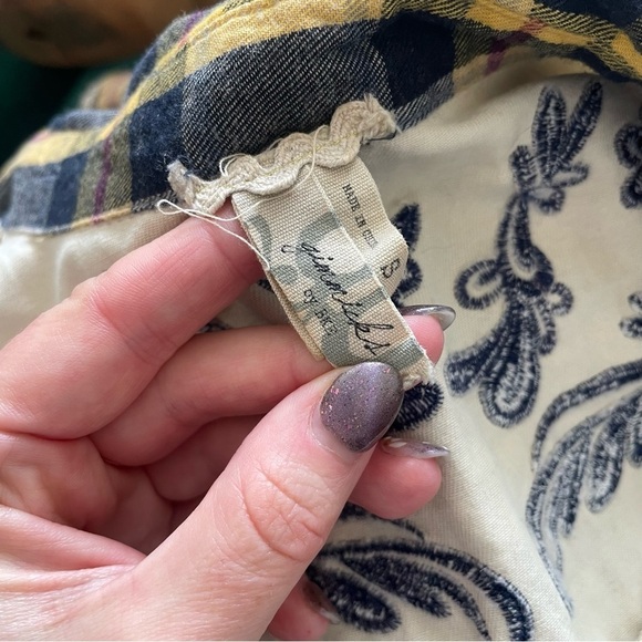 Gimmicks by BKE Plaid Flannel Lace Embroidered Distressed Button-Down Shirt Sz S - Picture 10 of 12